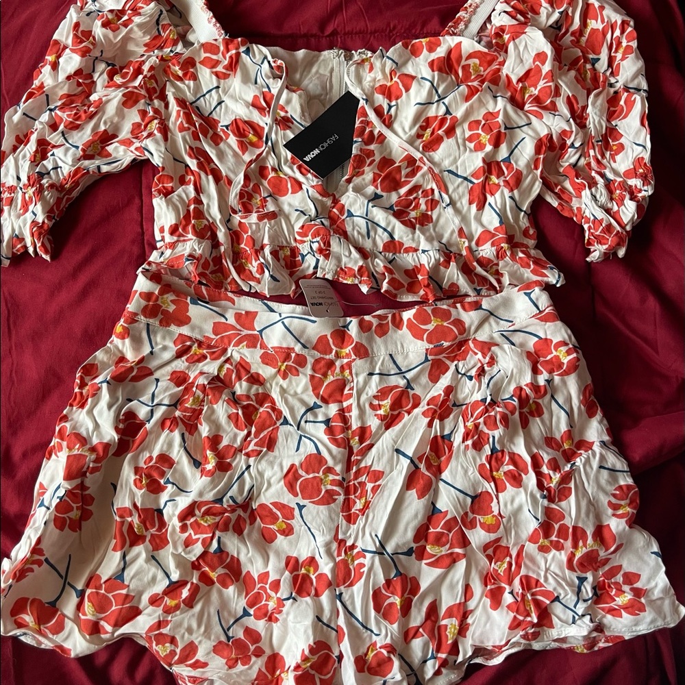 High Waist White Floral Shorts - Picture 3 of 4